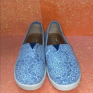 Blue Toms